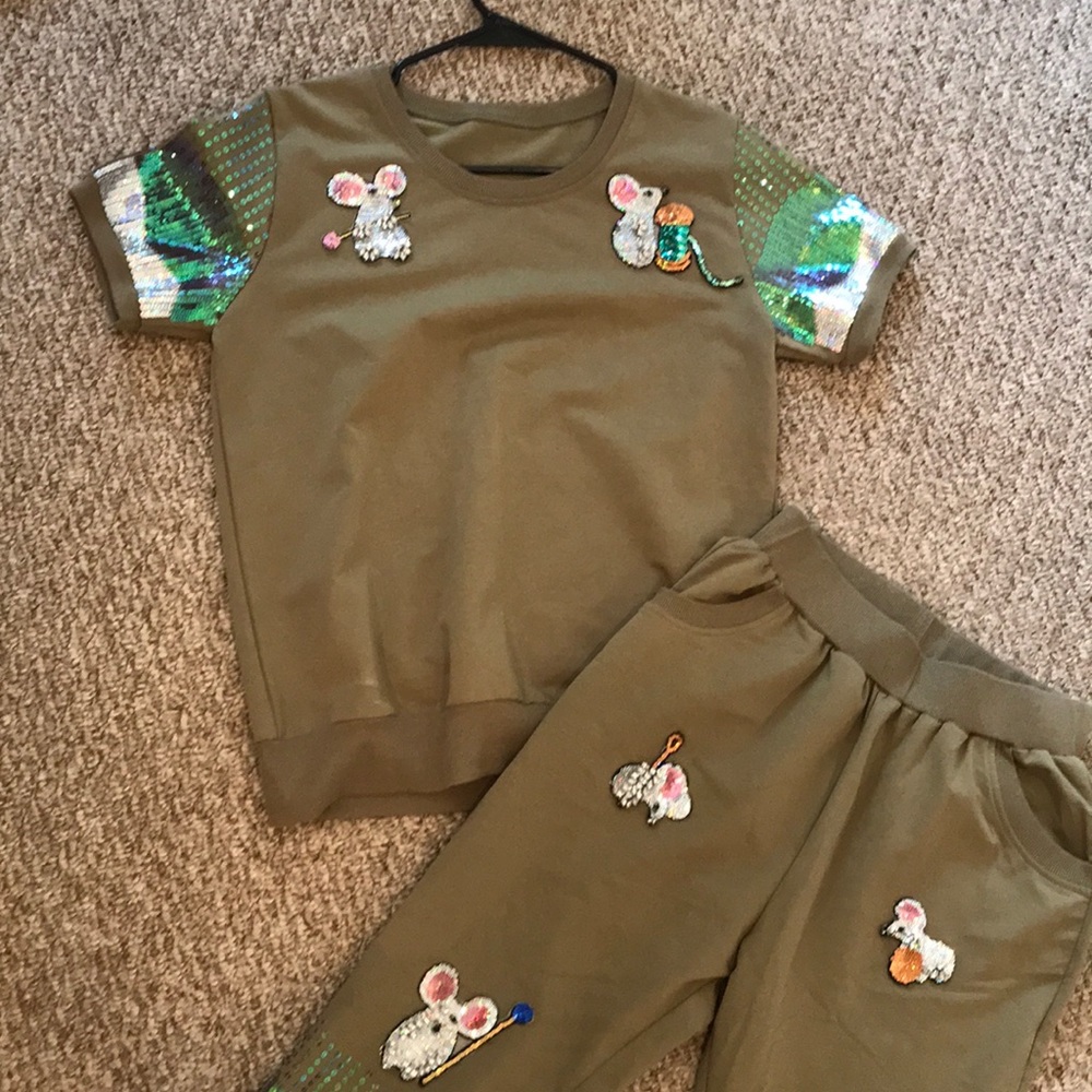 Sequined graphic two piece sweat pants duo